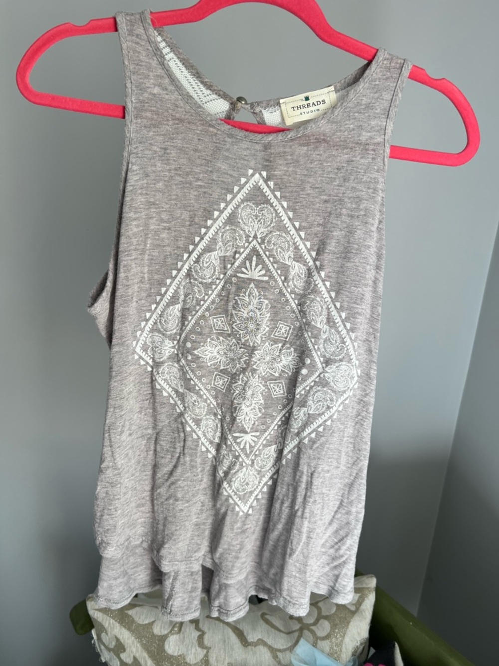 Threads Studio Women's Heather Grey Graphic Boho Tank Top Size Medium